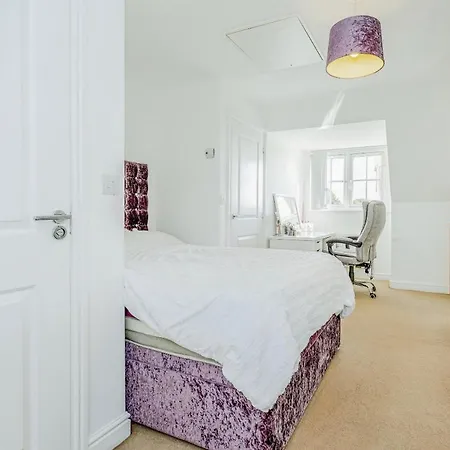 4 Bedroom Town House- Free Parking, Perfect For Families And Contractors Manchester Exterior photo