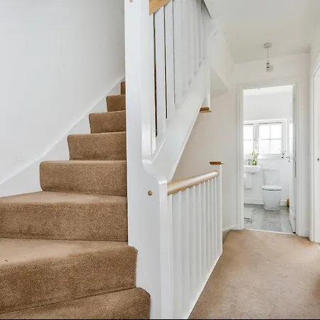 4 Bedroom Town House- Free Parking, Perfect For Families And Contractors Manchester Exterior photo