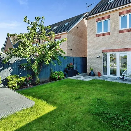 4 Bedroom Town House- Free Parking, Perfect For Families And Contractors Manchester Exterior photo