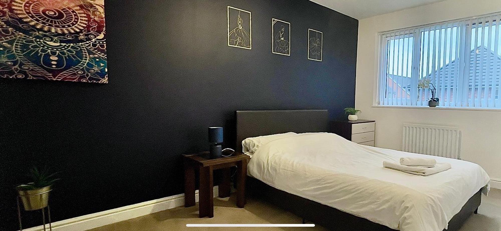 4 Bedroom Town House- Free Parking, Perfect For Families And Contractors Holiday home *