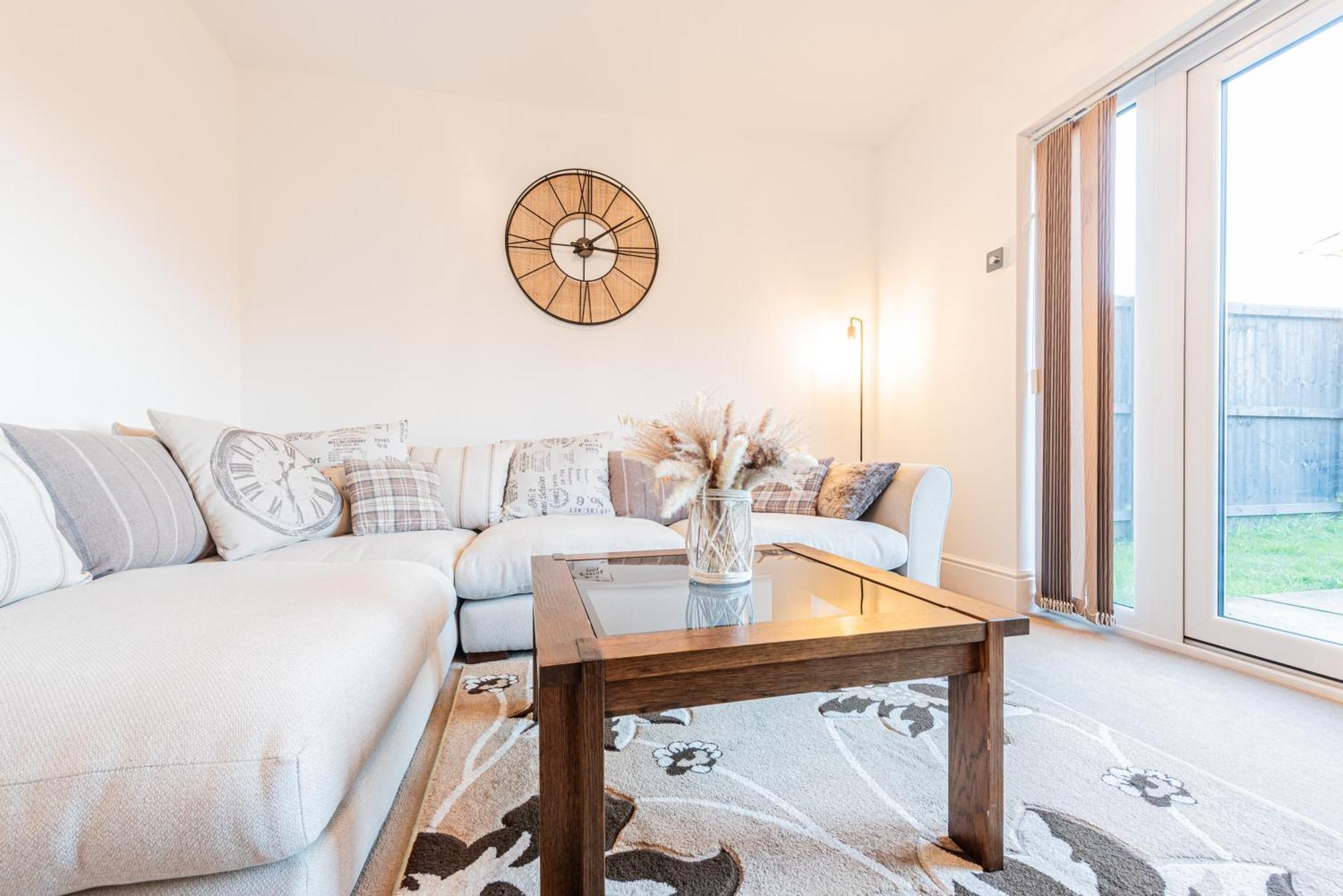 Holiday home 4 Bedroom Town House- Free Parking, Perfect For Families And Contractors Manchester