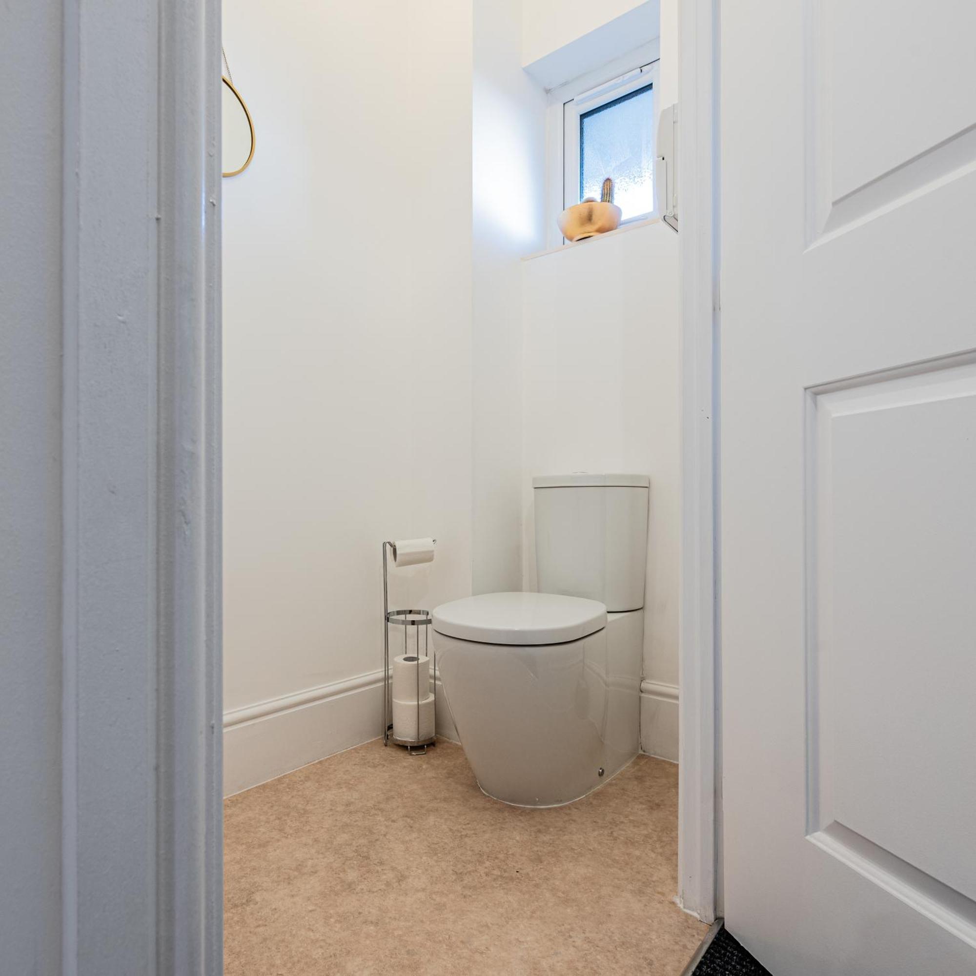 Holiday home 4 Bedroom Town House- Free Parking, Perfect For Families And Contractors Manchester