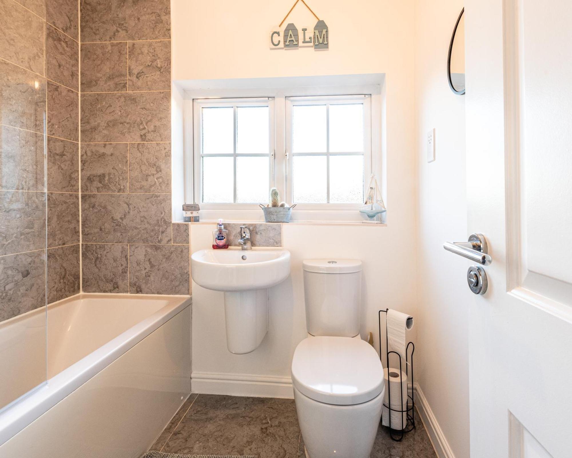 4 Bedroom Town House- Free Parking, Perfect For Families And Contractors * Manchester
