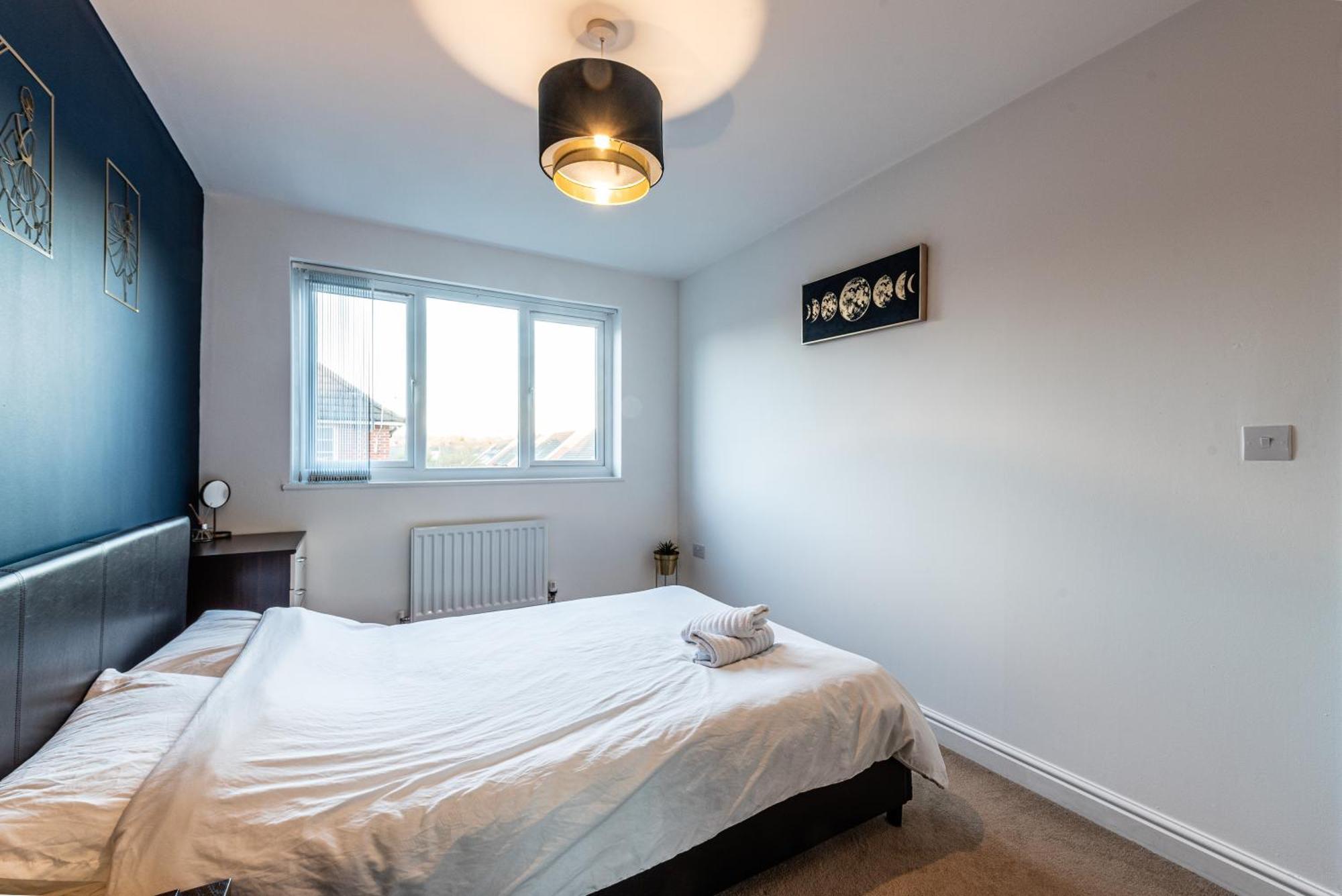 4 Bedroom Town House- Free Parking, Perfect For Families And Contractors Holiday home