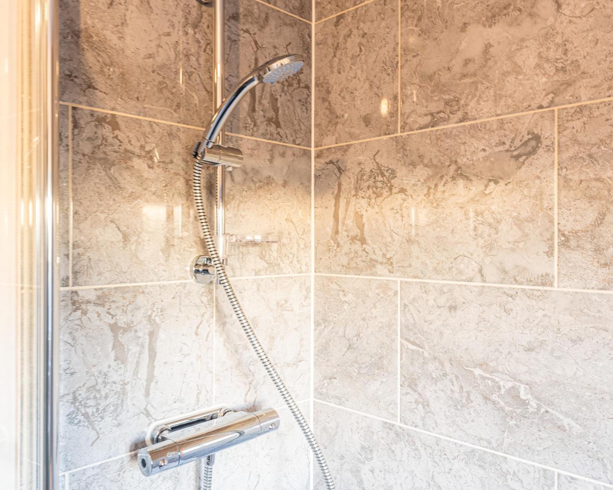4 Bedroom Town House- Free Parking, Perfect For Families And Contractors Holiday home Manchester